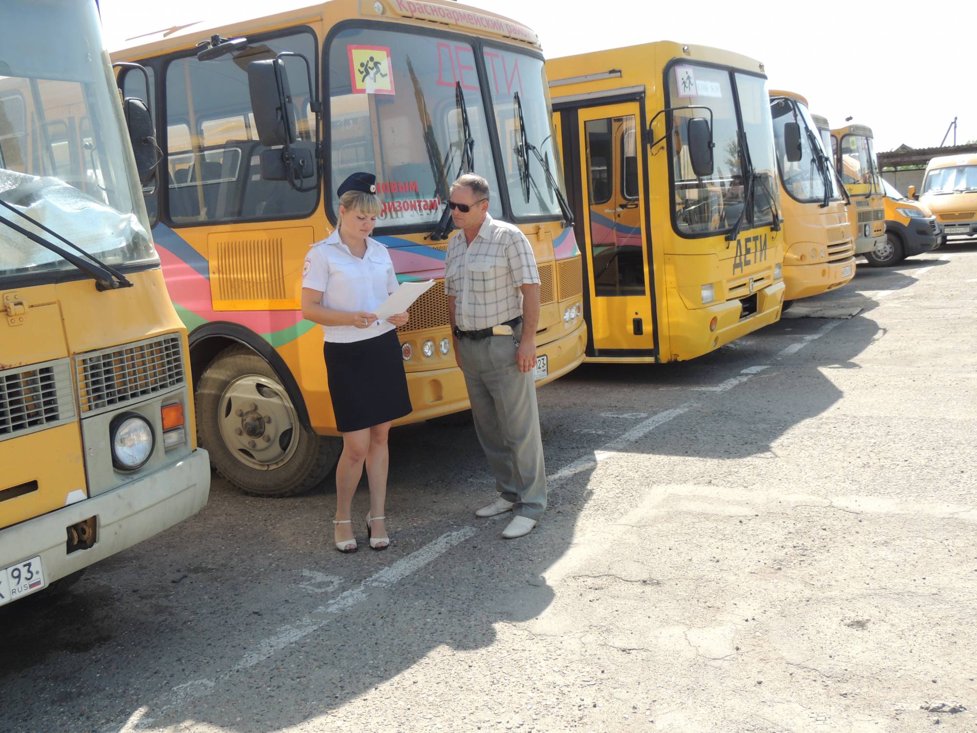 Сотрудники ГИБДД райотдела полиции проверили школьные автобусы