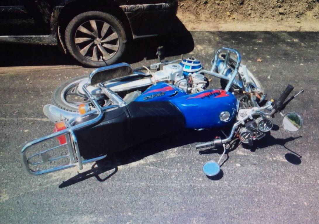 В станице Полтавской столкнулись скутер и автомобиль скорой помощи