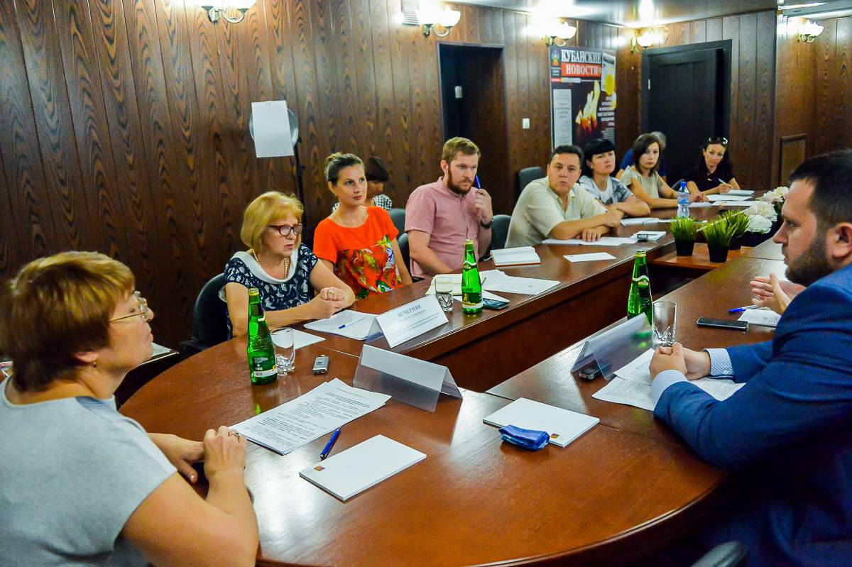 Представители краевых министерств рассказали, как будут кормить школьников