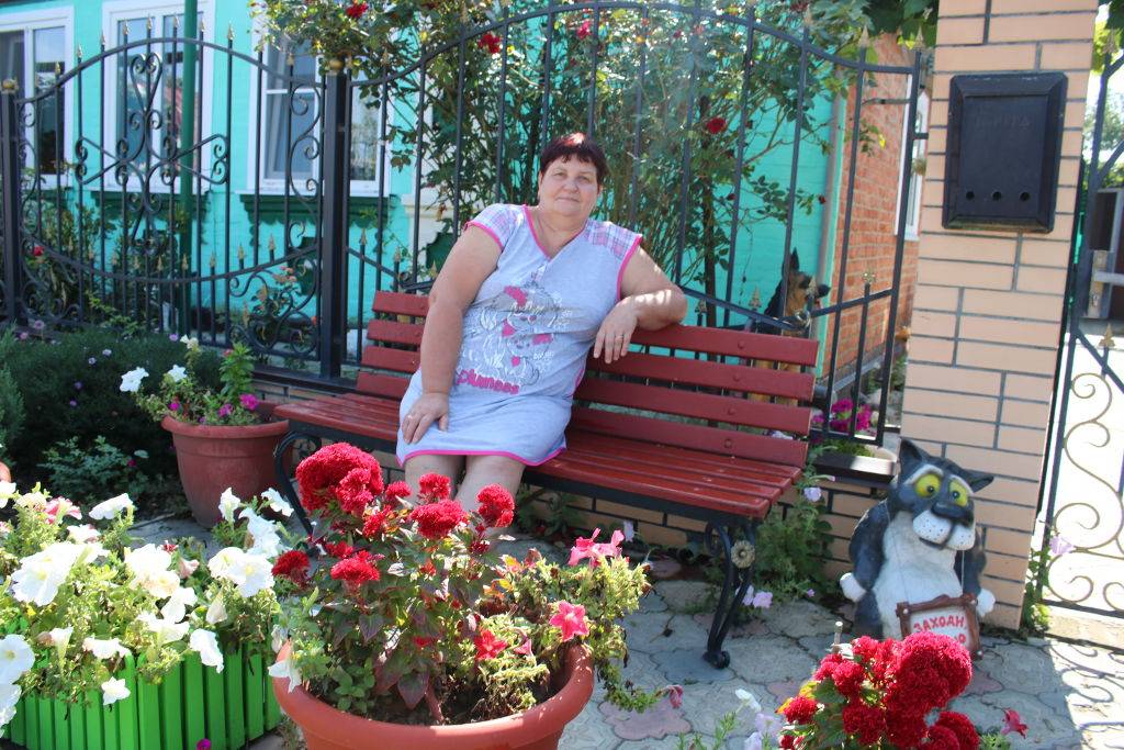 Семья из станицы Староджерелиевской украсила свой двор