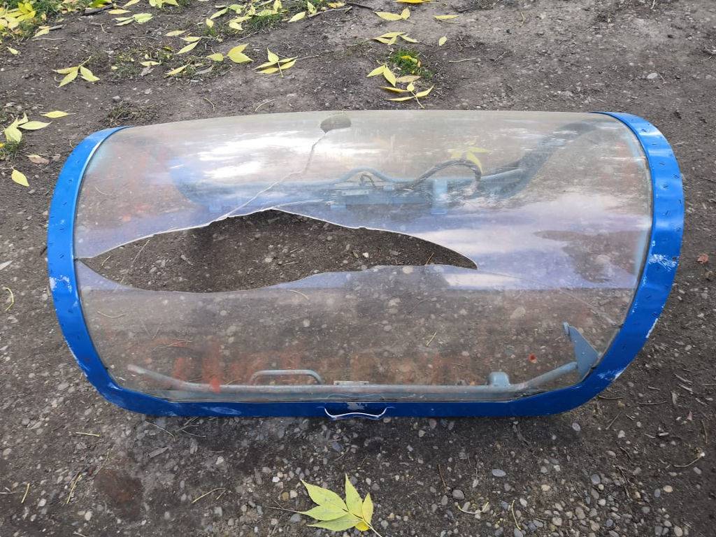 Двое молодых людей повредили полтавский памятник-самолет