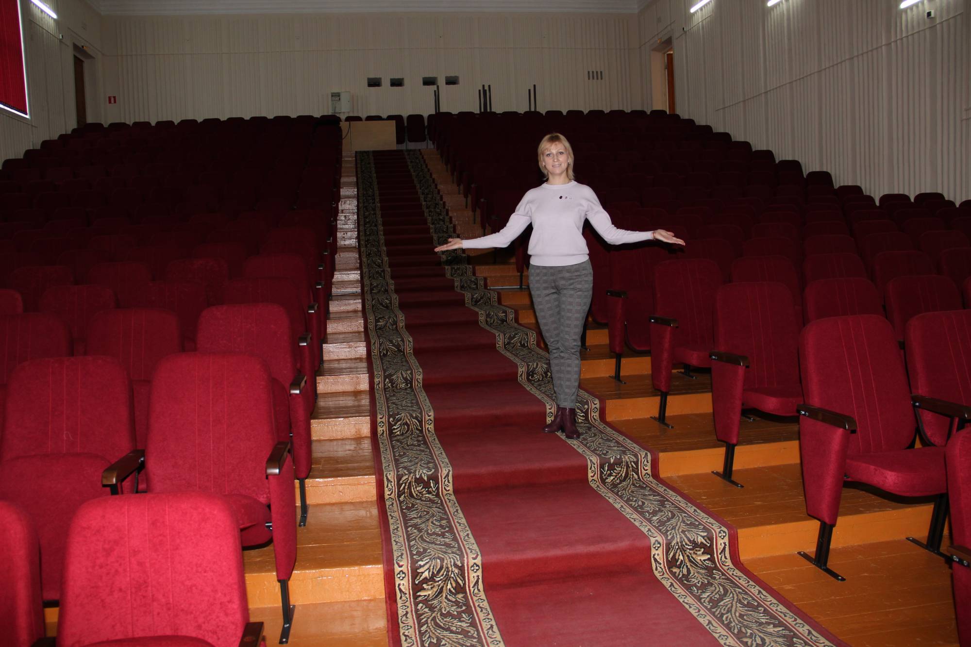 Зрительный зал Полтавского культурного центра открылся после ремонта