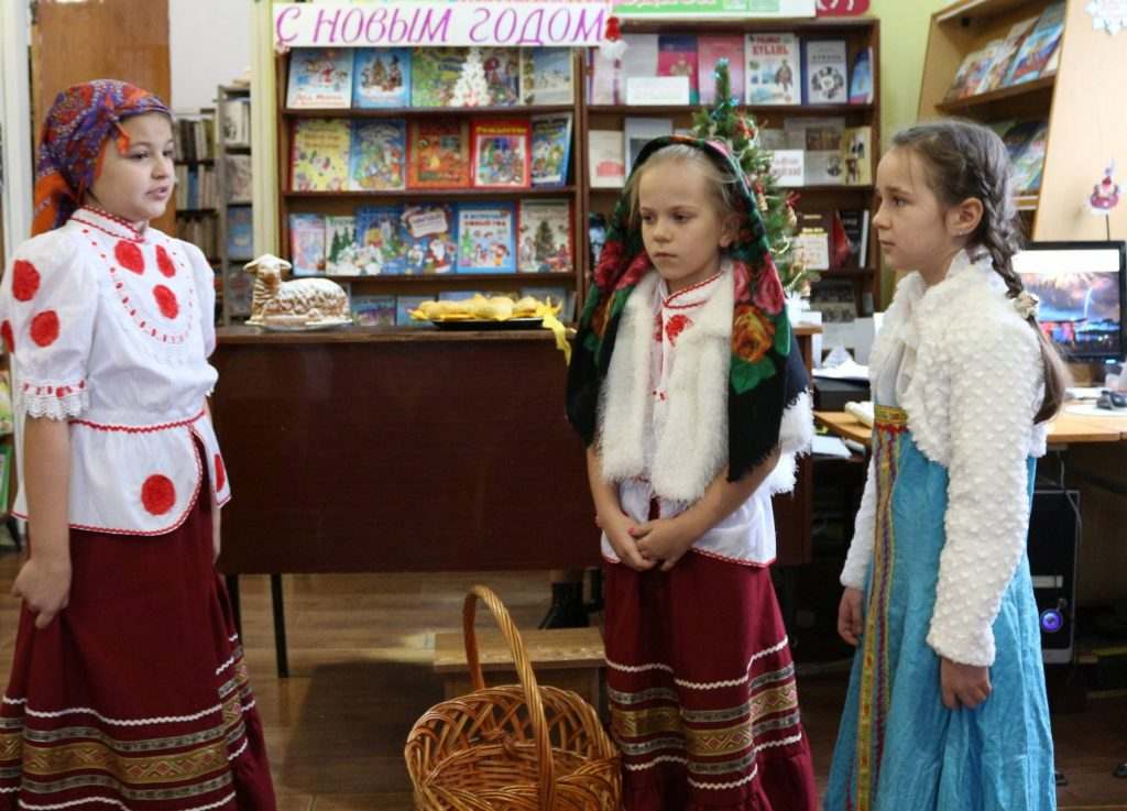 В Марьянской детской библиотеке Рождество отметили спектаклем