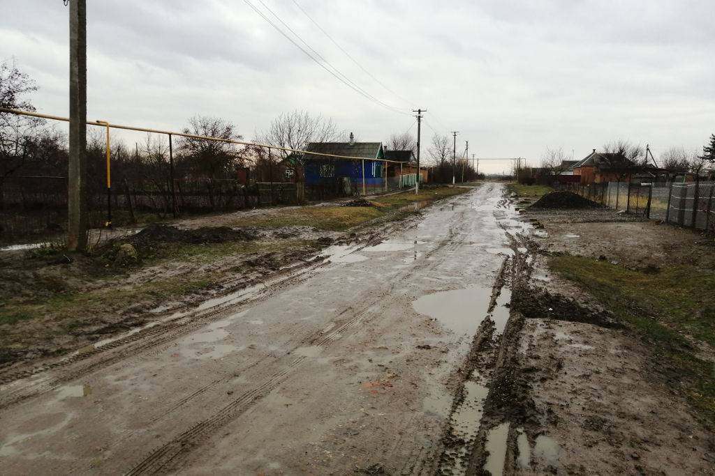 В Старонижестеблиевской вездеходы разбили улицу Кооперативную