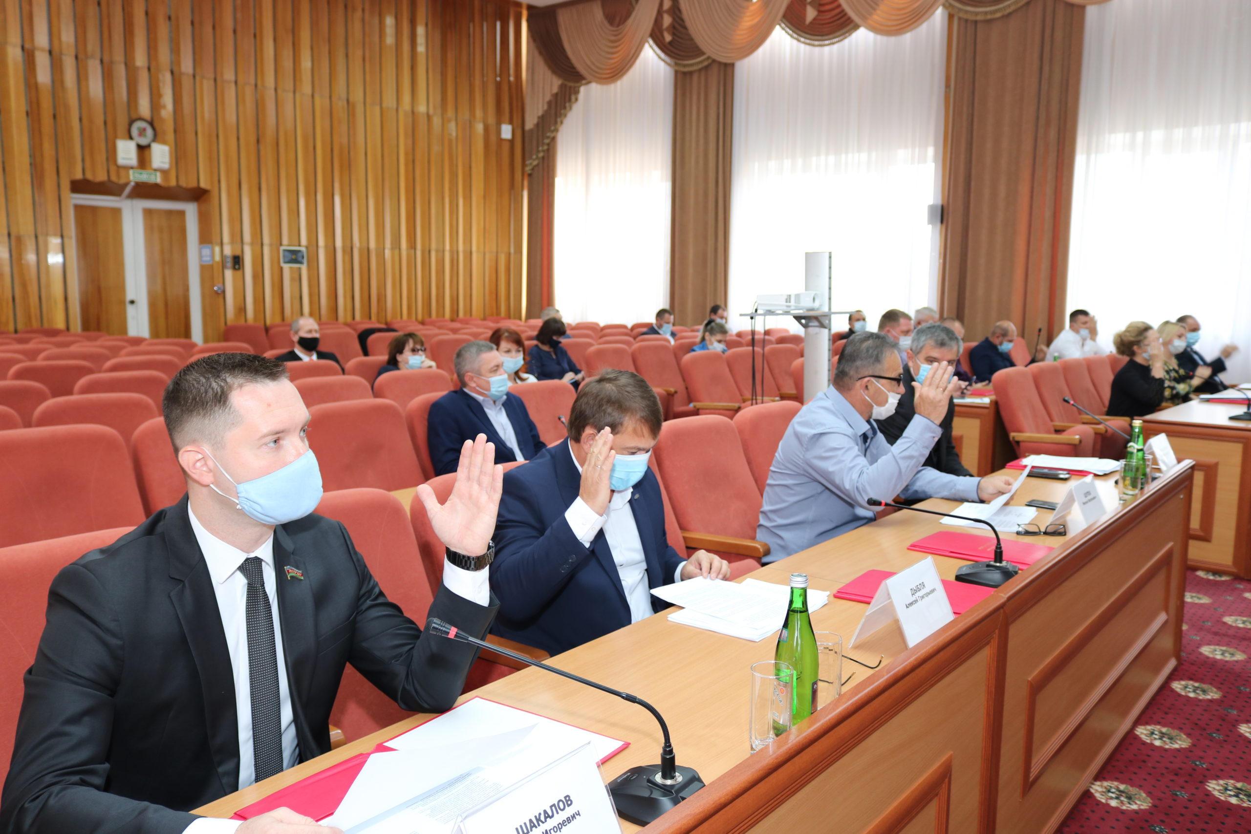 На сессии Совета Красноармейского района было рассмотрено 13 вопросов