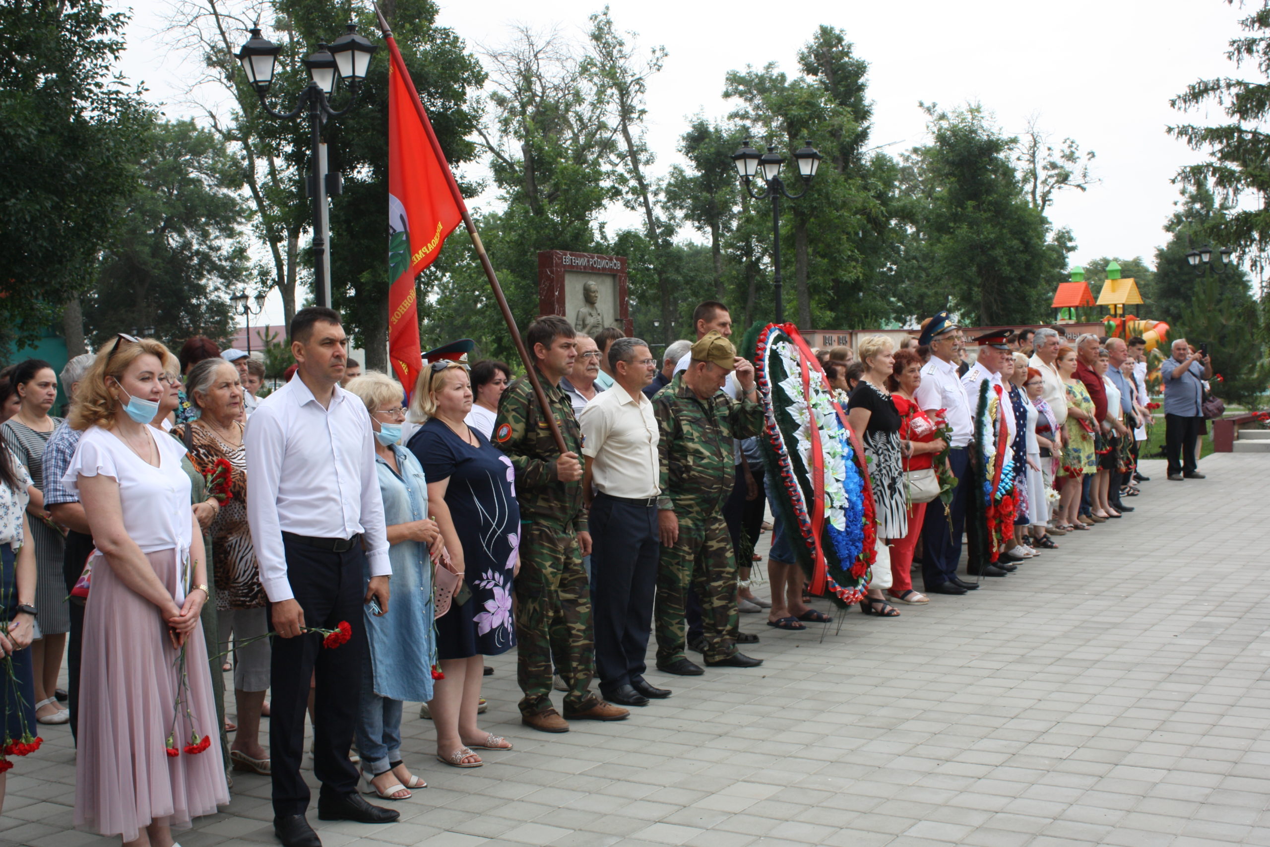 В Полтавской отметили 80-летие начала войны митингом и возложением цветов