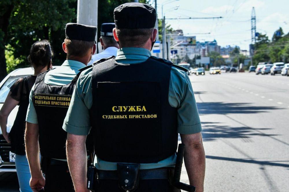 Житель Краснодарского края травмировал судебного пристава, и его отправили в колонию