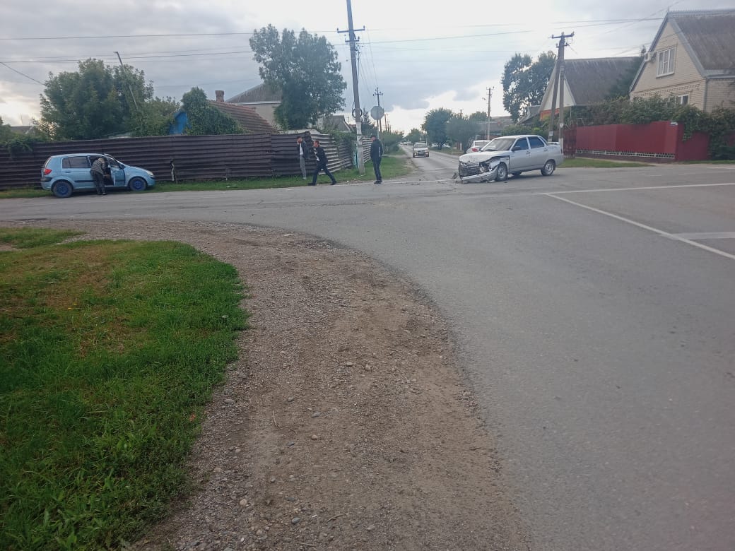 Жительница станицы Полтавской подняла вопрос аварийно опасного перекрестка
