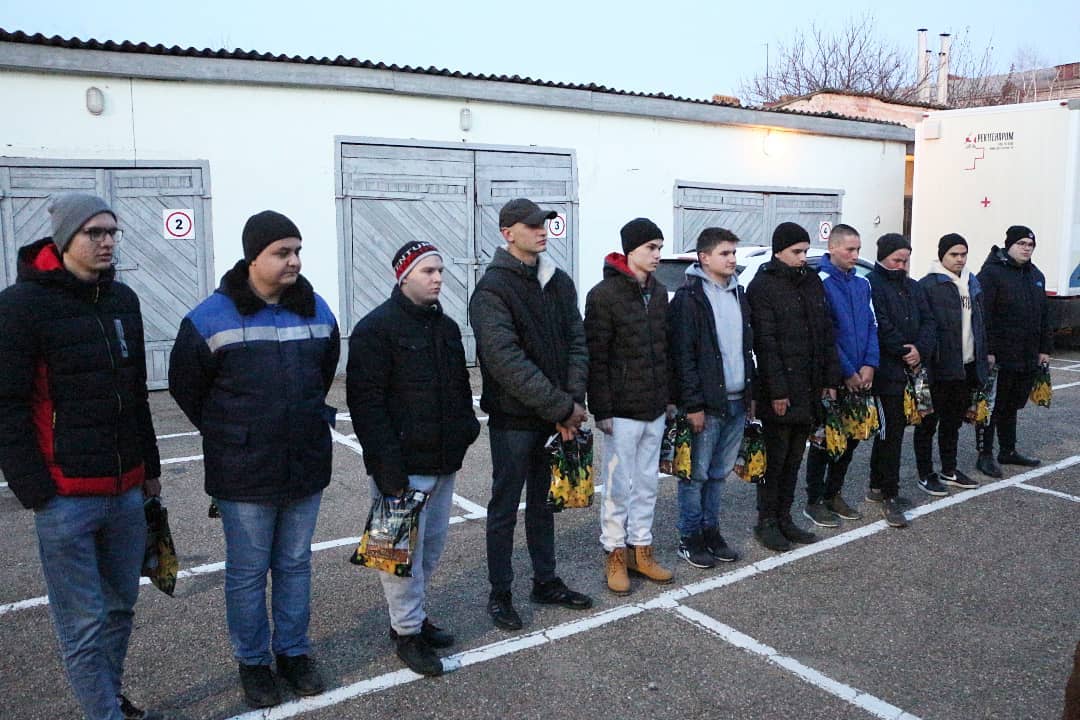 В Красноармейском районе 18 ноября проводили в армию ещё 11 призывников