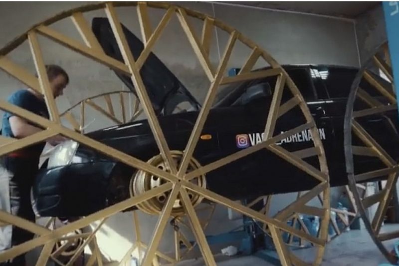 Автомеханик из Краснодара планирует разогнать «Жигули» на огромных колесах до 60 км/ч