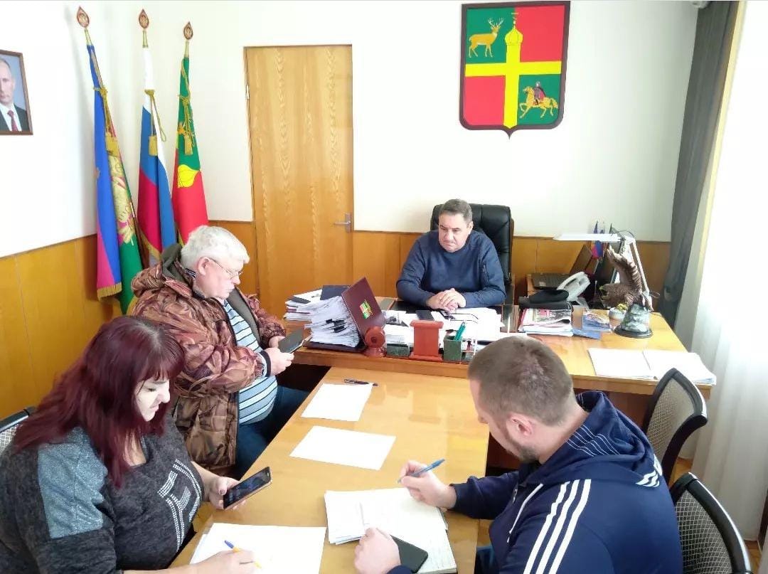 В пяти поселениях Красноармейского района восстанавливают поврежденные из-за налипания снега линии электропередачи