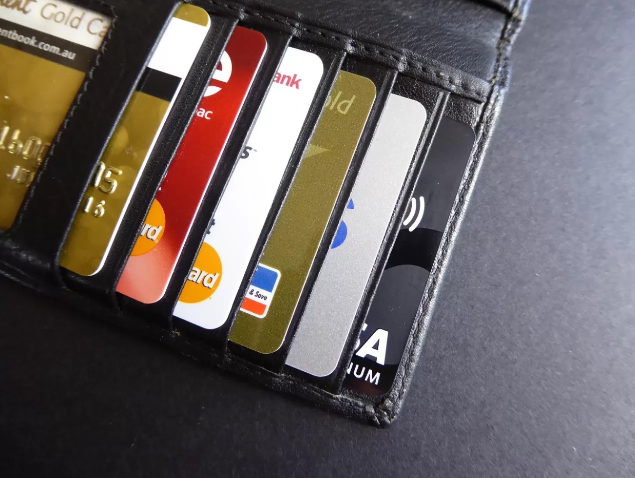 Карты Visa и Mastercard российских банков продолжат работать в России
