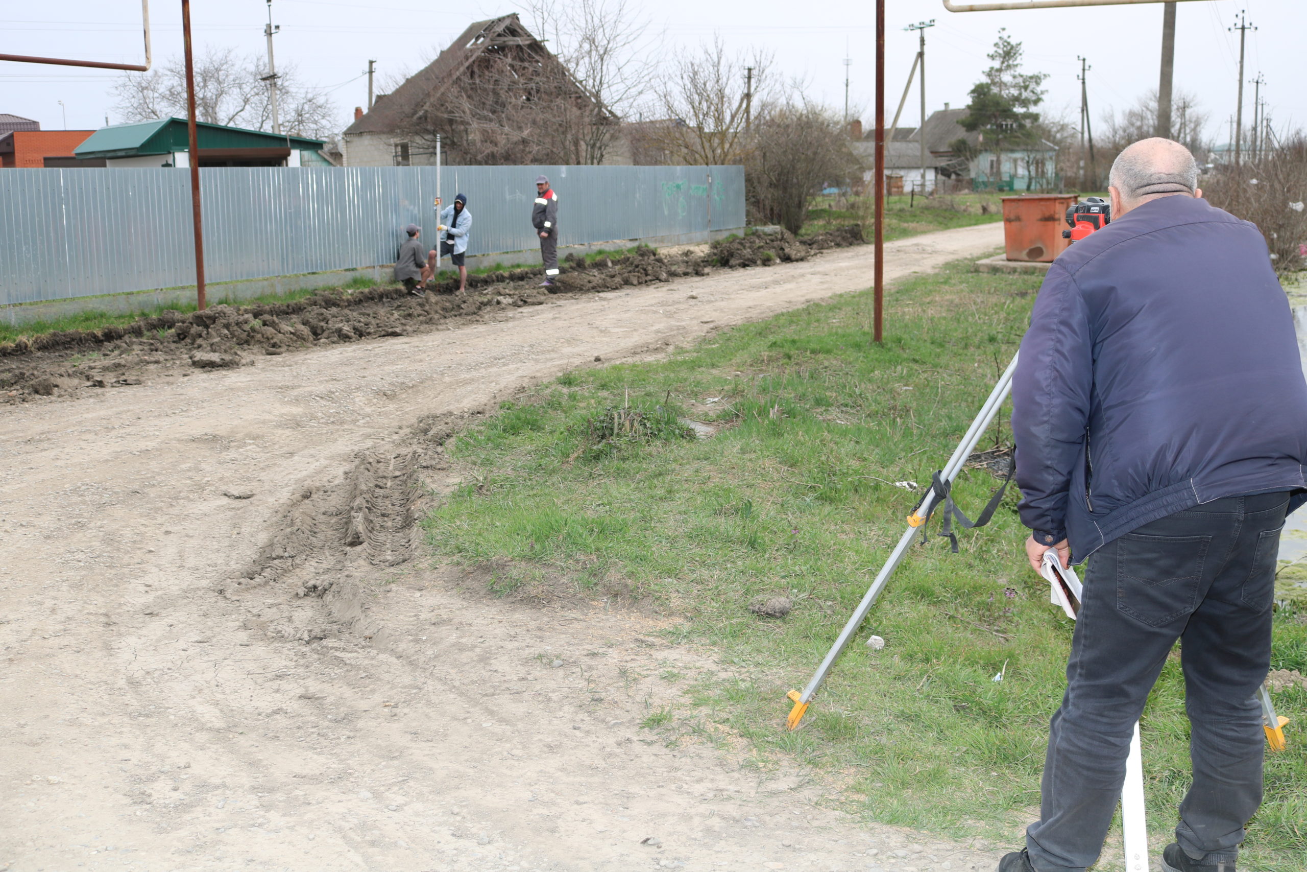В станице Полтавской началась тротуарная стройка