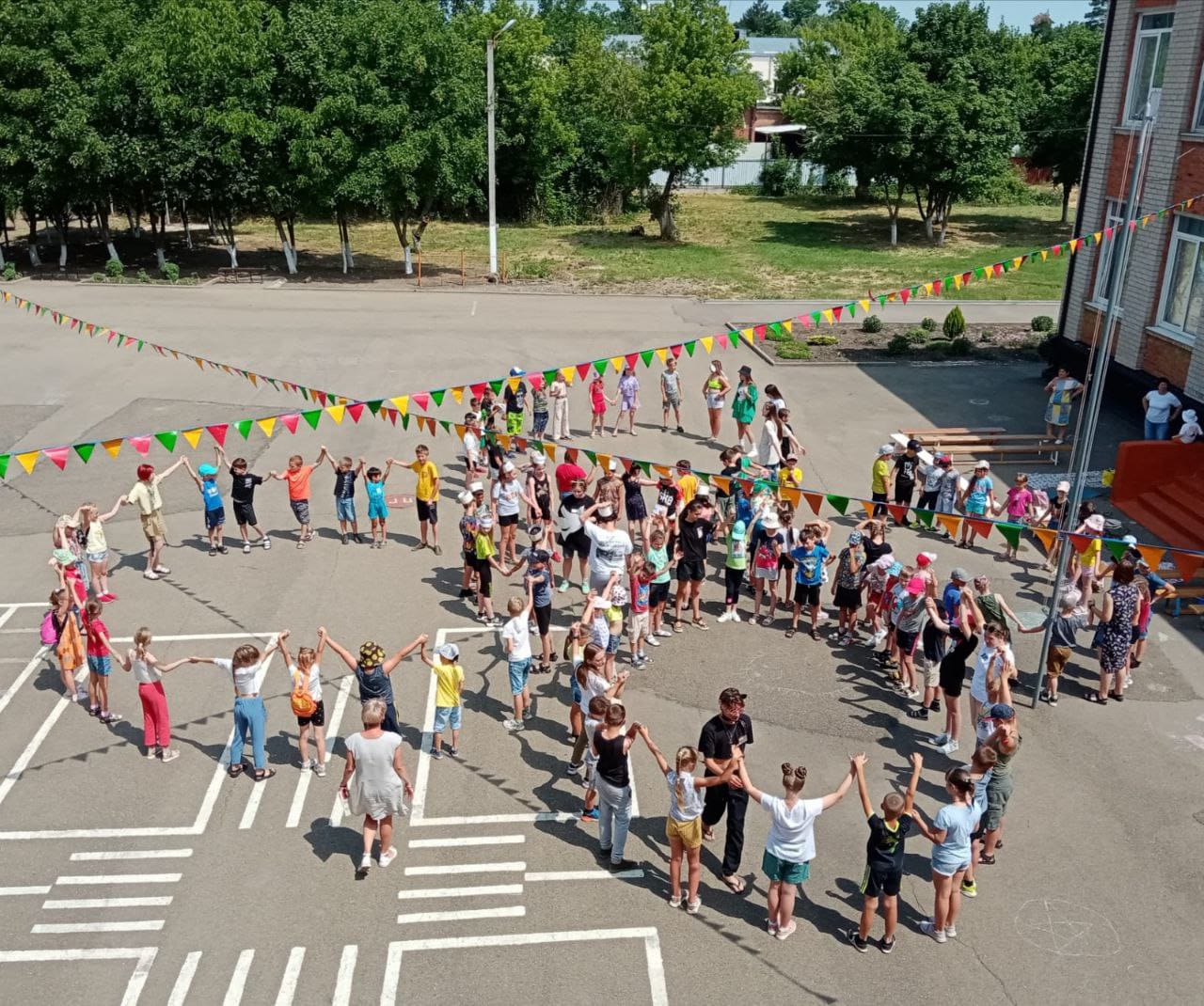 В школах Красноармейского района стартовала третья смена лагерей труда и отдыха и дневного пребывания
