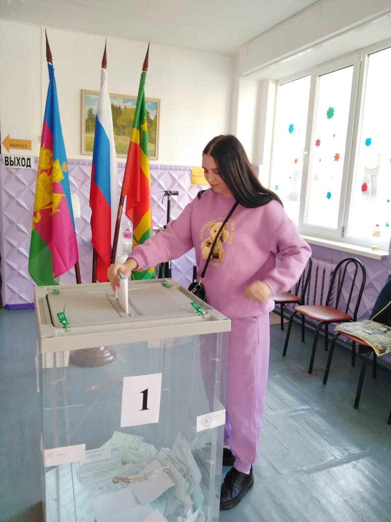 Чебургольский избирательный участок уже в первые минуты выборов принял 20 голосующих