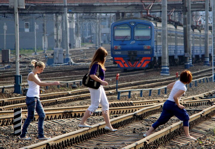 Госдуме предложили увеличить штраф за переход железной дороги в неположенном месте