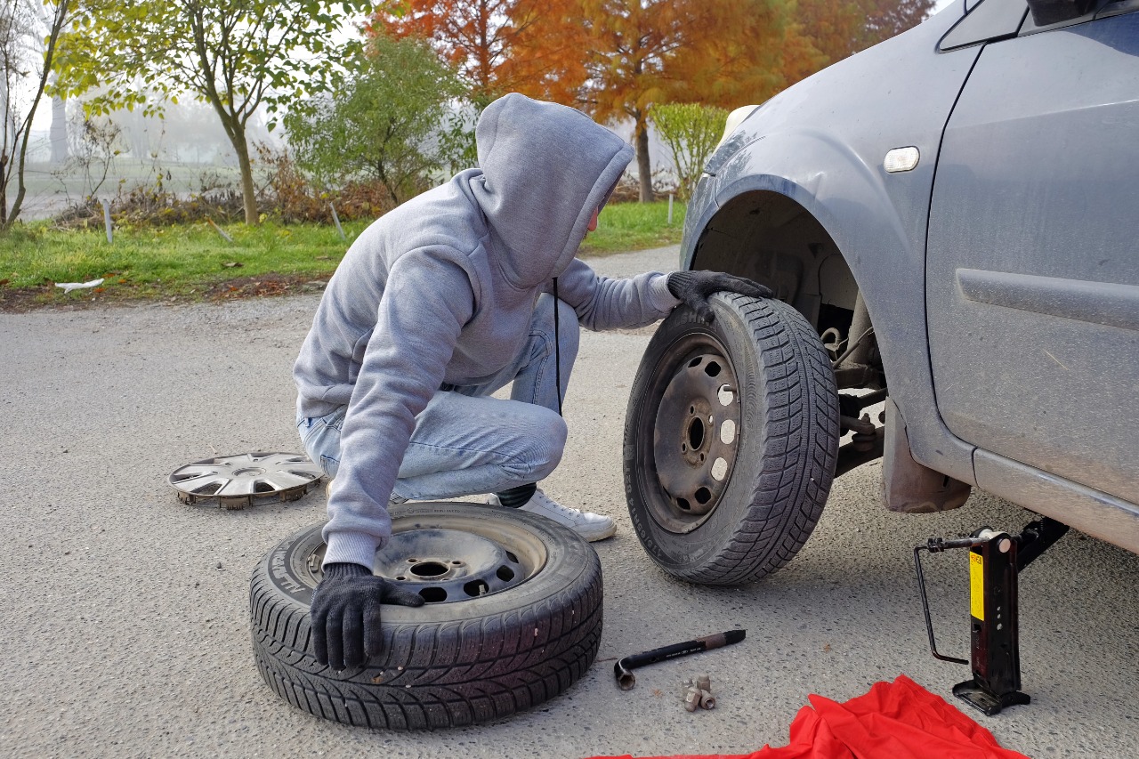 Сотрудники полиции призывают водителей Красноармейского района перестроиться на зимний стиль вождения