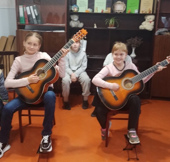 В поселке Элитном предприниматель оказал спонсорскую помощь местному дому культуры