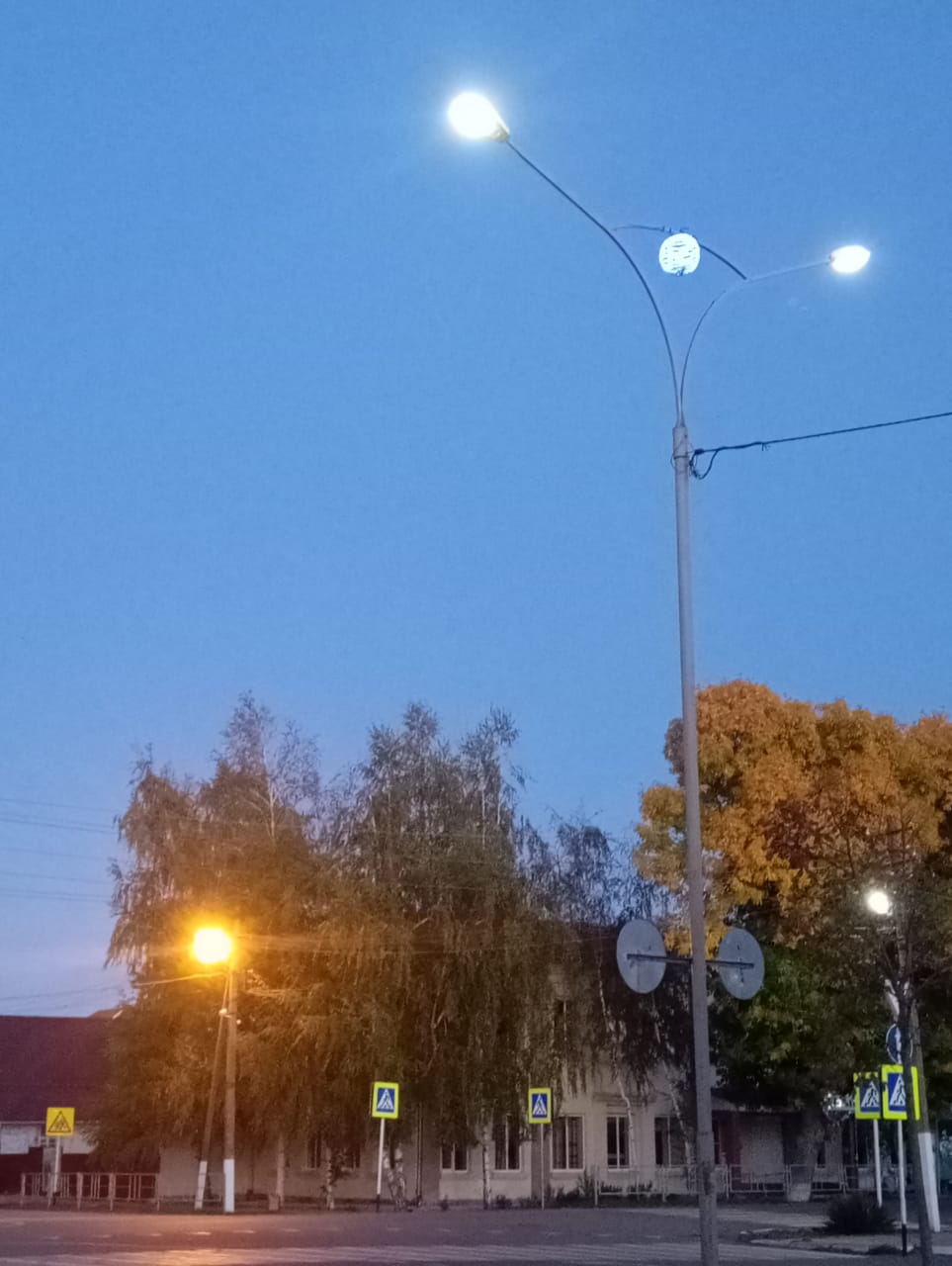 Полтавские водители пожаловались на плохую видимость по утрам из-за раннего отключения освещения