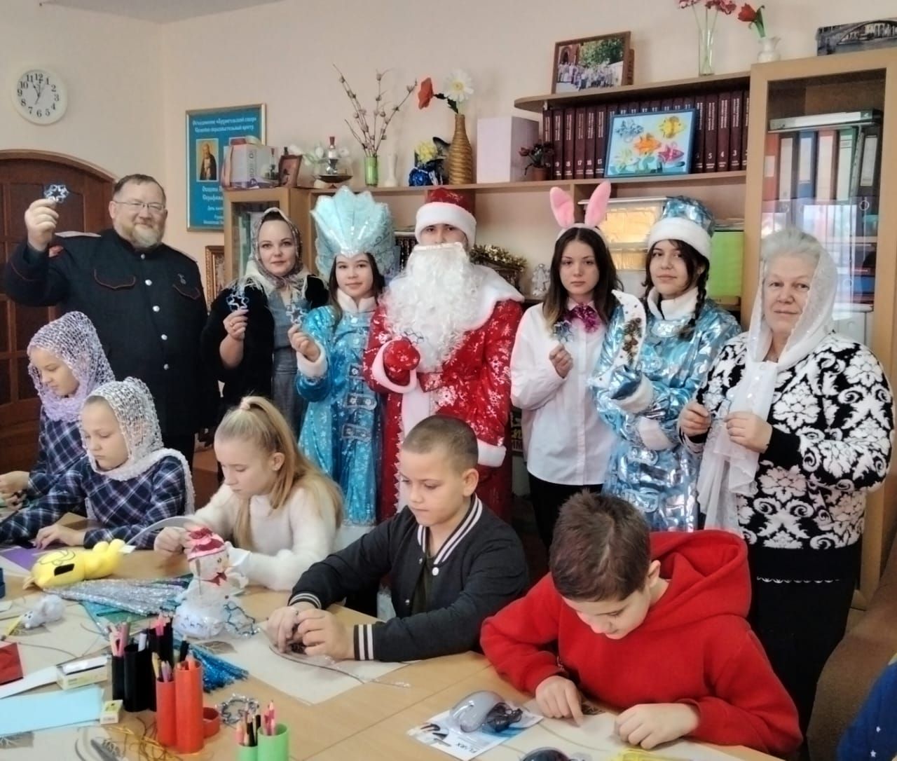 Трудобеликовские старшеклассники поздравили воспитанников воскресной школы местного храма с наступающими праздниками