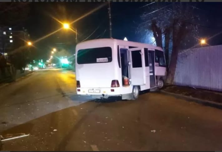 В Славянске-на-Кубани из-за столкновения двух автомобилей пострадали 10 человек