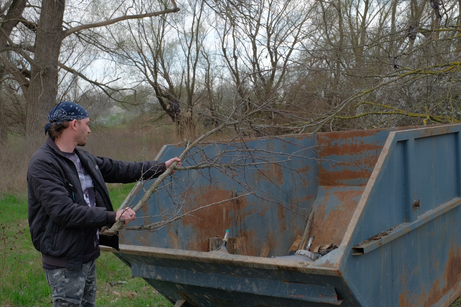 В Красноармейском районе ветки и траву нельзя выбрасывать в контейнеры для крупногабаритного мусора