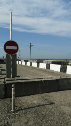 В Красноармейском районе из-за провала плит закрыт мост по дороге на Чебургольскую