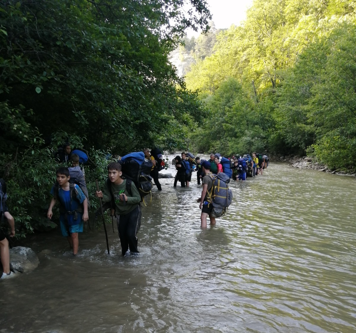 В начале июня 80 спортсменов из Красноармейского района открыли сезон летних оздоровительных походов