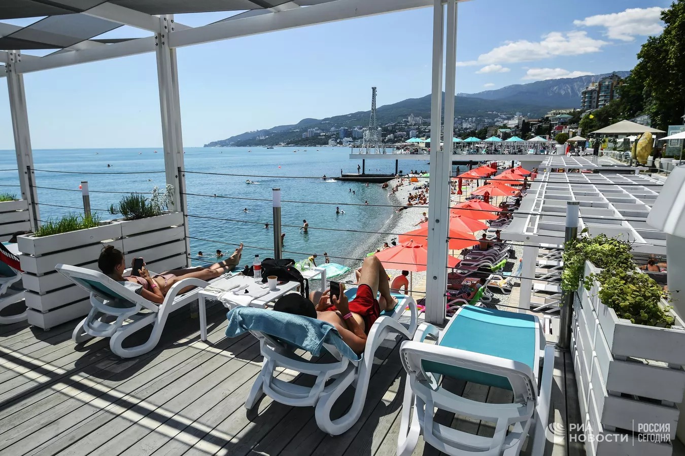 В Абхазии за появление в купальнике вне пляжей туристов будут штрафовать на шесть тысяч рублей