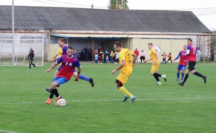 В первом же туре чемпионата района по футболу новомышастовцы и ивановцы заявили о себе