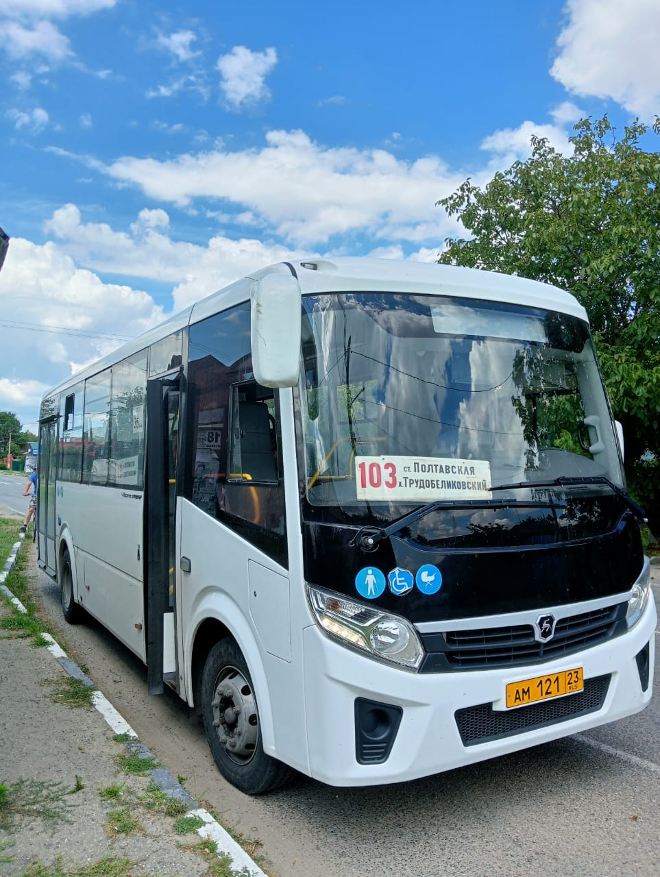 Два новых автобуса ходят по маршруту №103 в хутор Трудобеликовский из Полтавской