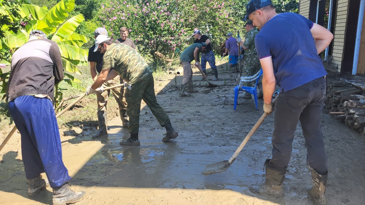 Жители Красноармейского района оказывают помощь туапсинцам, пострадавшим от подтопления