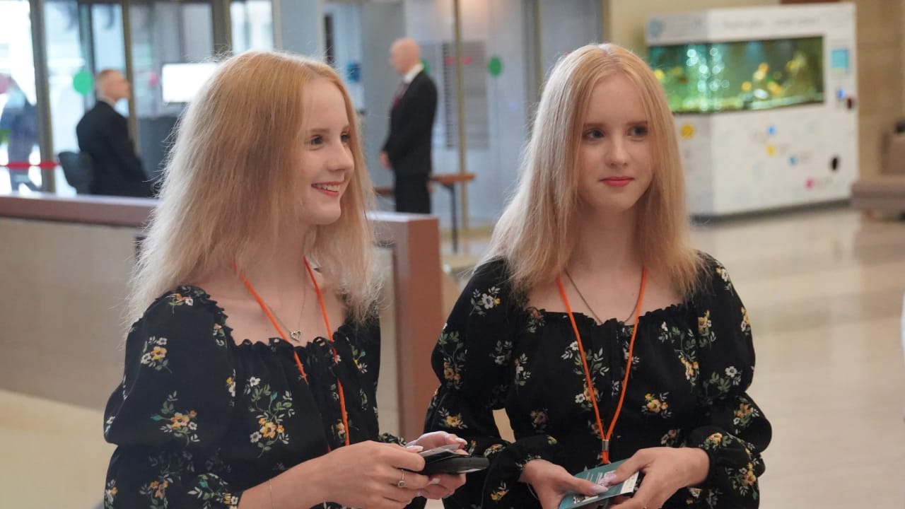 Выпускницы 11-го класса из станицы Чебургольской вышли в очный этап Всероссийского конкурса