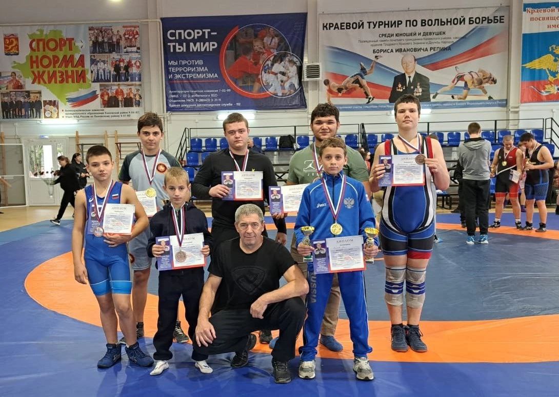 Полтавские борцы завоевали шесть медалей на открытом первенстве Каневского района