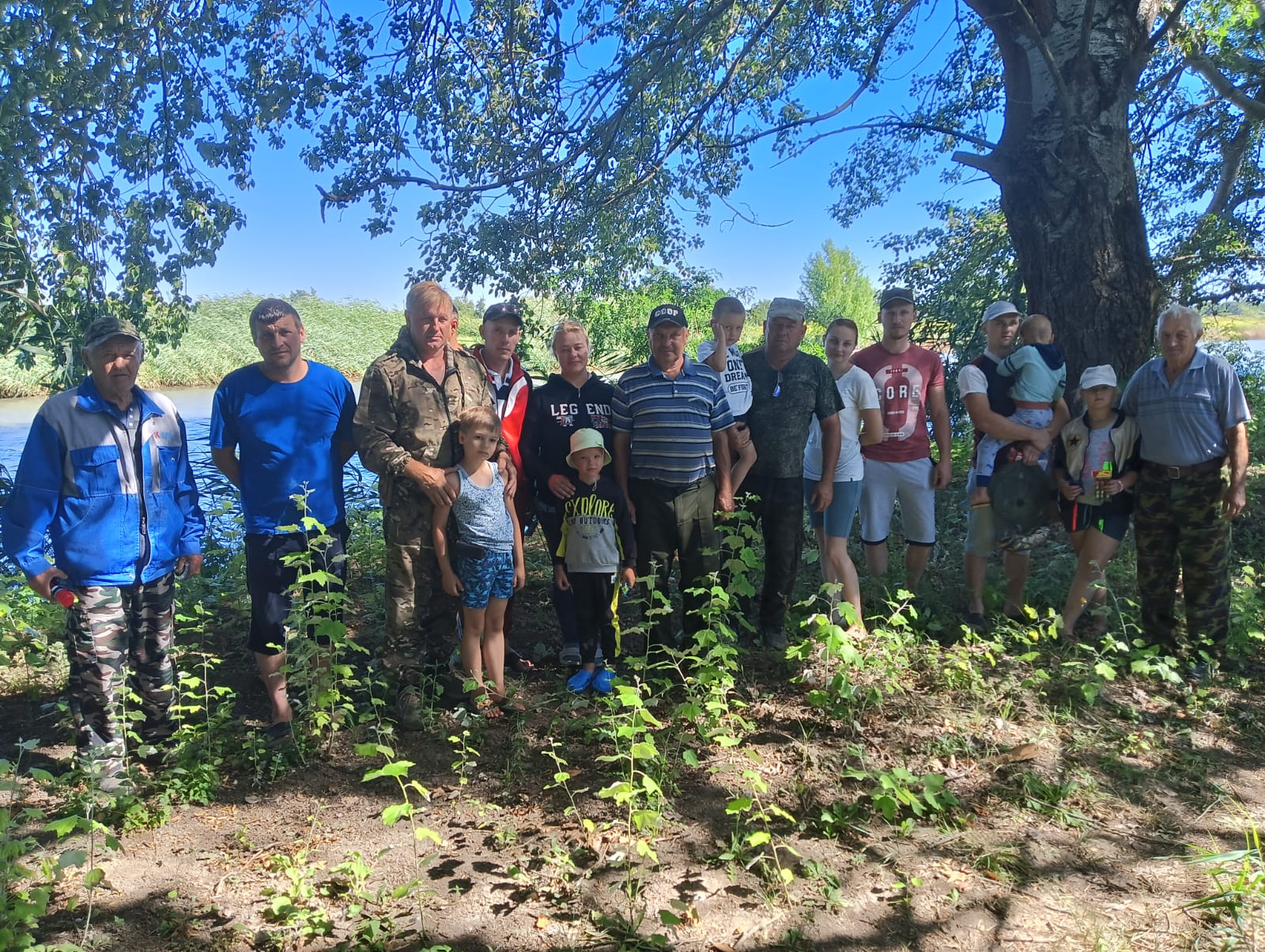 В хуторе Крупской жители отметили День рыбака традиционно — с удочкой
