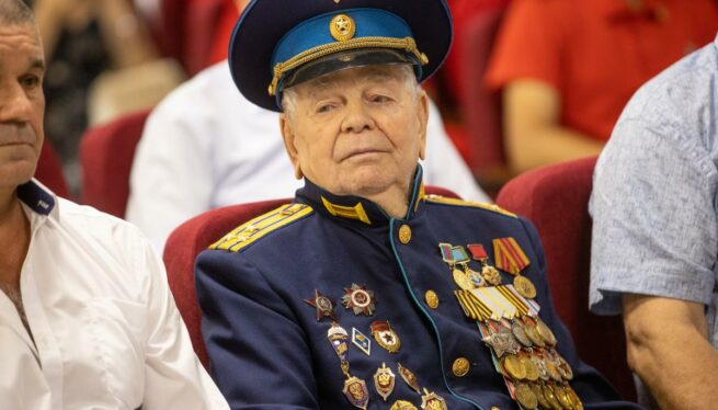 Глава Кубани поздравил ветерана Сарвара Файрузова с вековым юбилеем