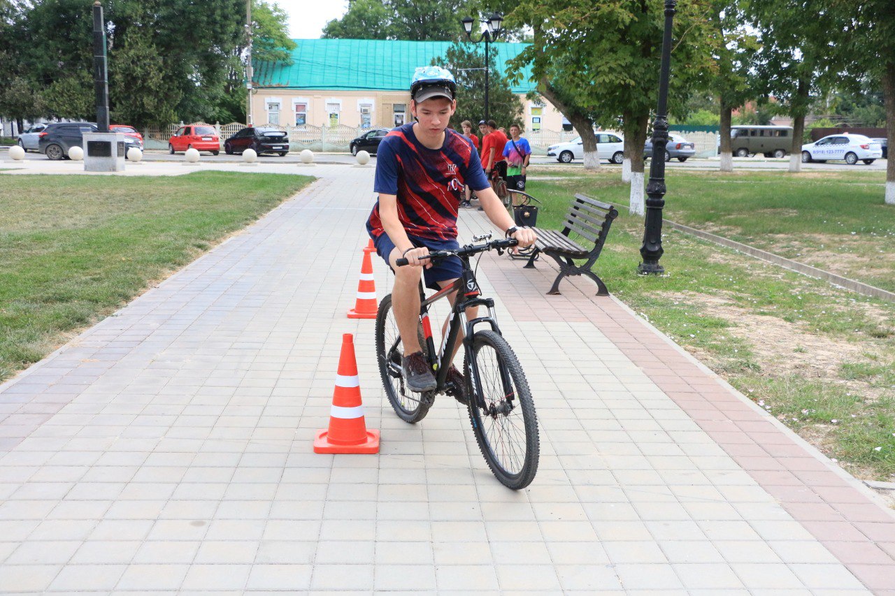 В День российского флага, в парке станицы Полтавской состоялся фестиваль «Кубанские каникулы»