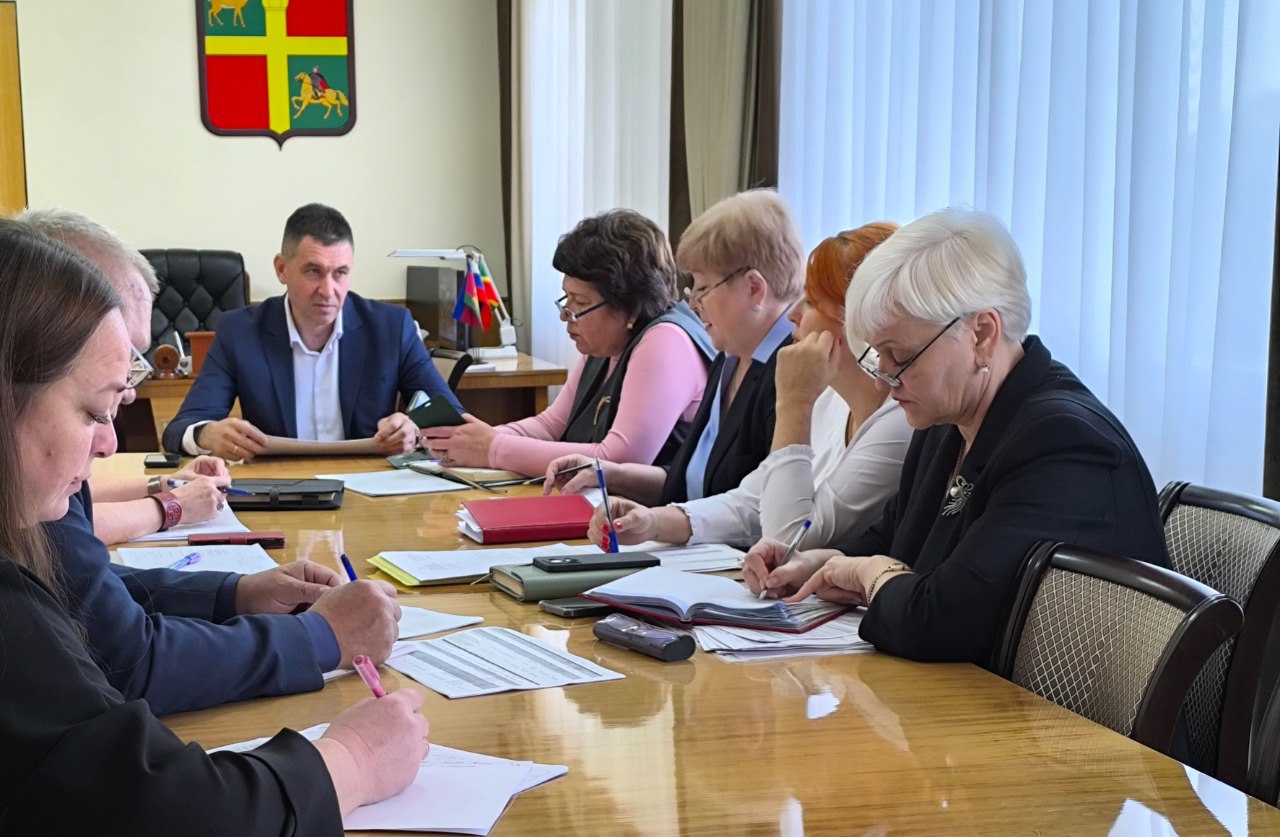 В администрации Красноармейского района обсудили ремонты в образовательных учреждениях