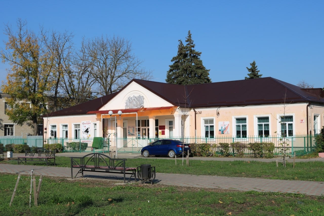 На выплаты контрактникам и работникам допобразования Красноармейского района выделили 30 млн рублей