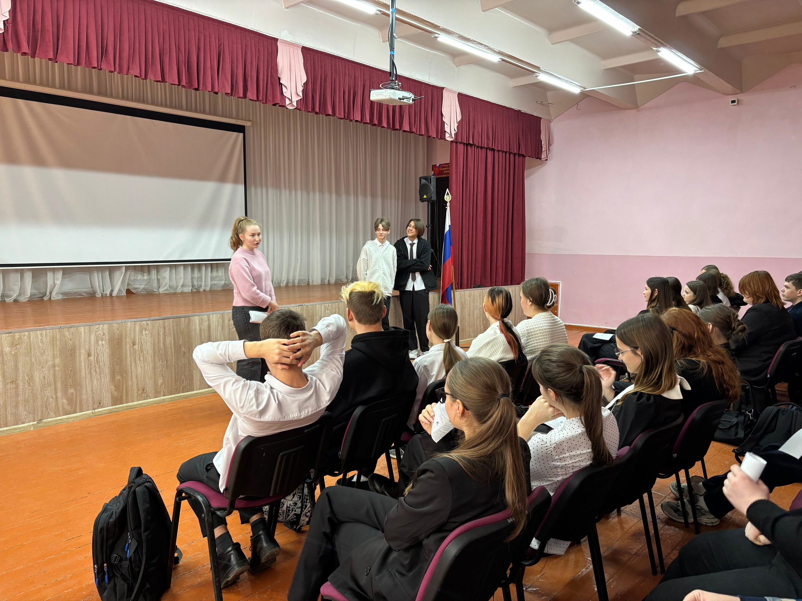 О том, кто такие волонтёры, рассказали новомышастовским школьникам