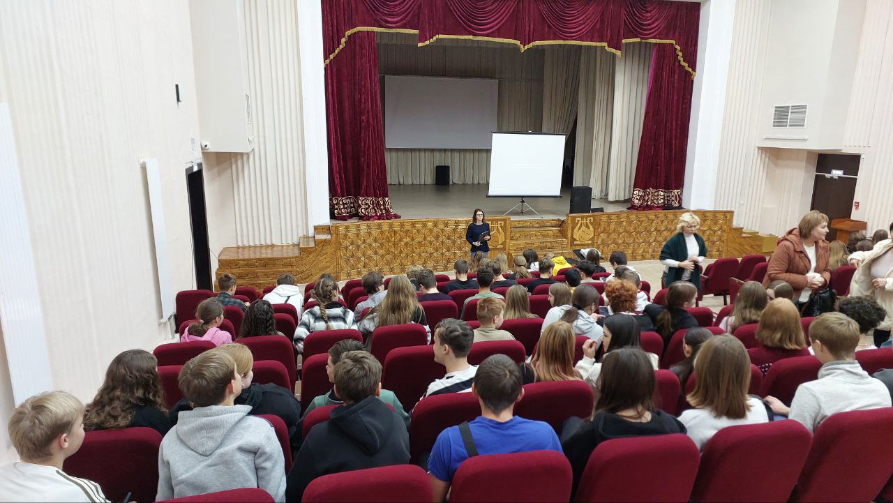 Школьники станицы Полтавской посмотрели «Блиндаж»