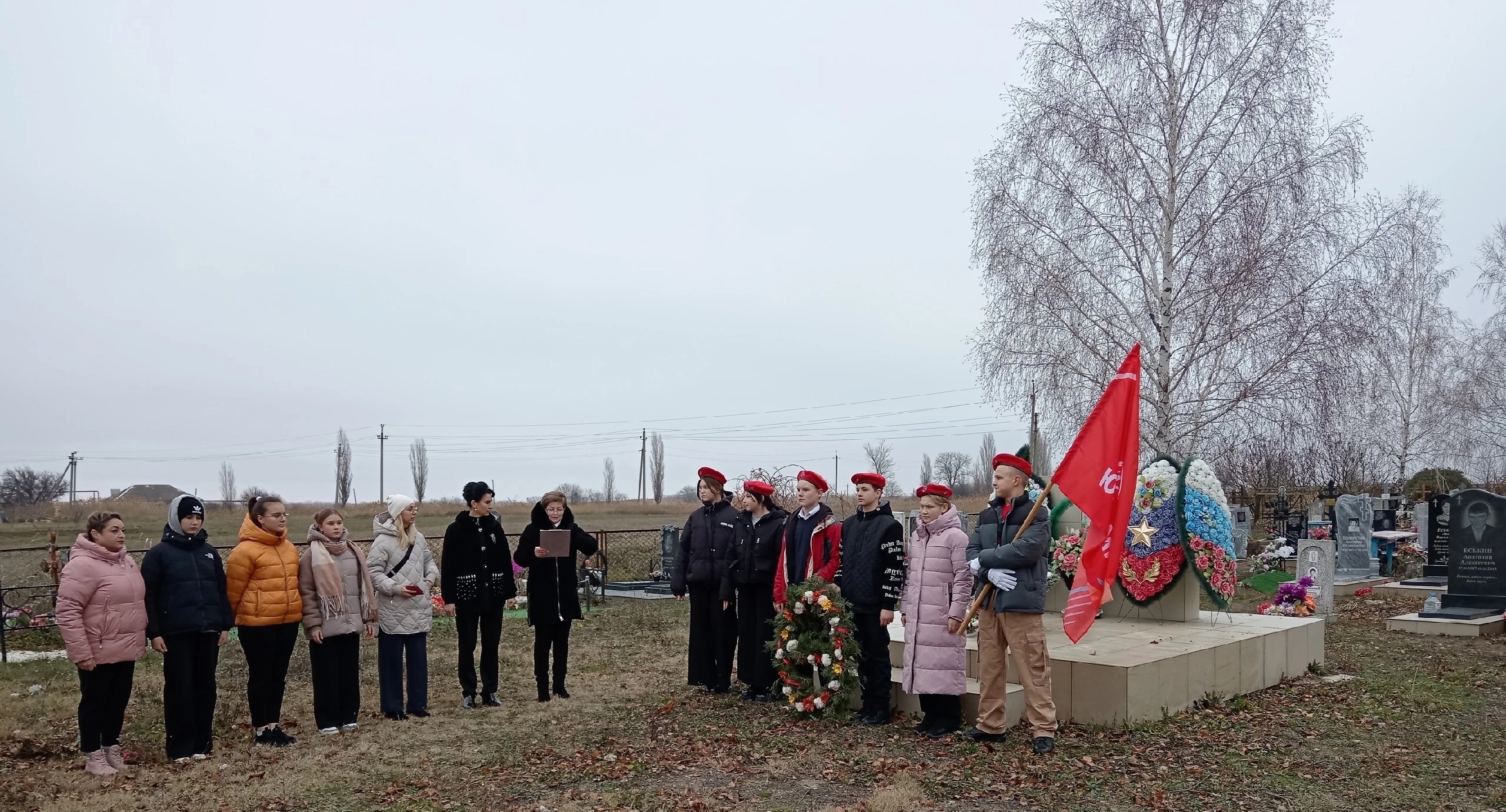 На хуторе Протоцкие почтили память героев на мемориале
