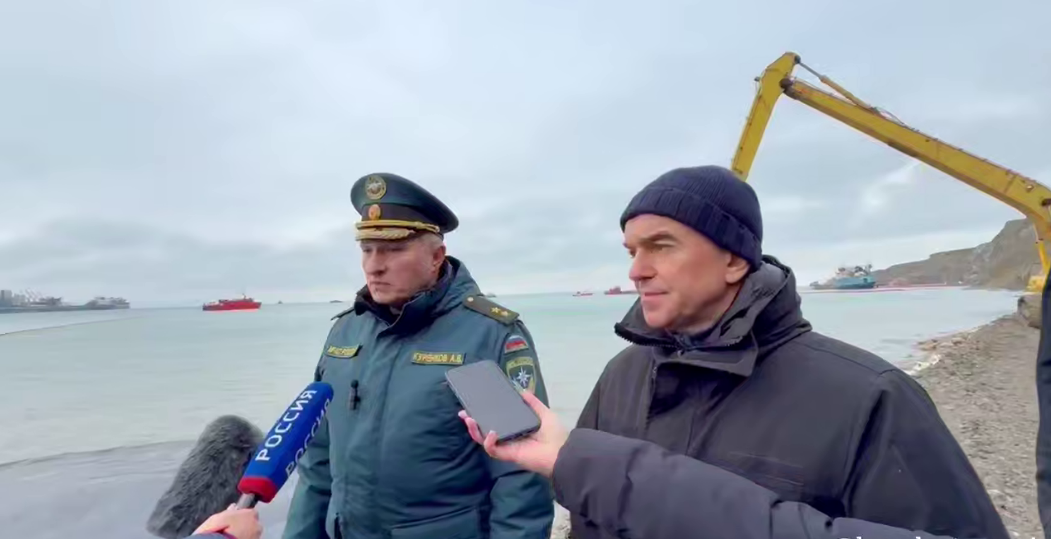 Глава МЧС России Александр Куренков и члены федерального оперативного штаба прибыли в Анапу