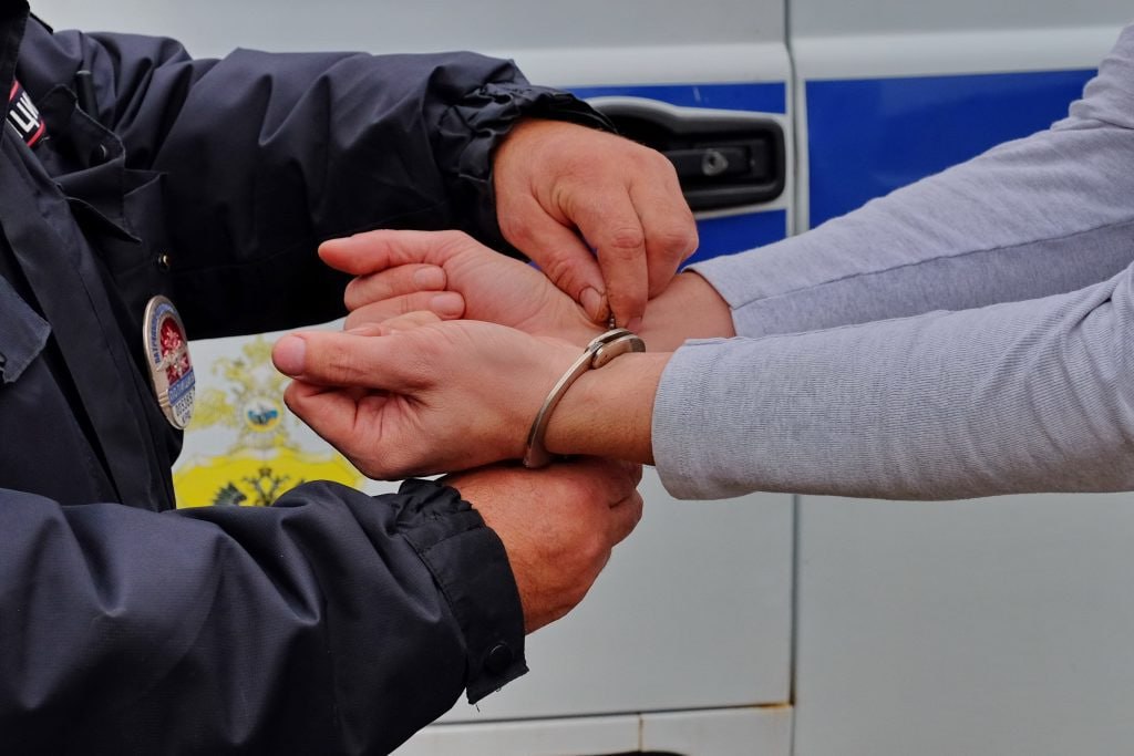 В Красноармейском районе мужчина обокрал родственницу