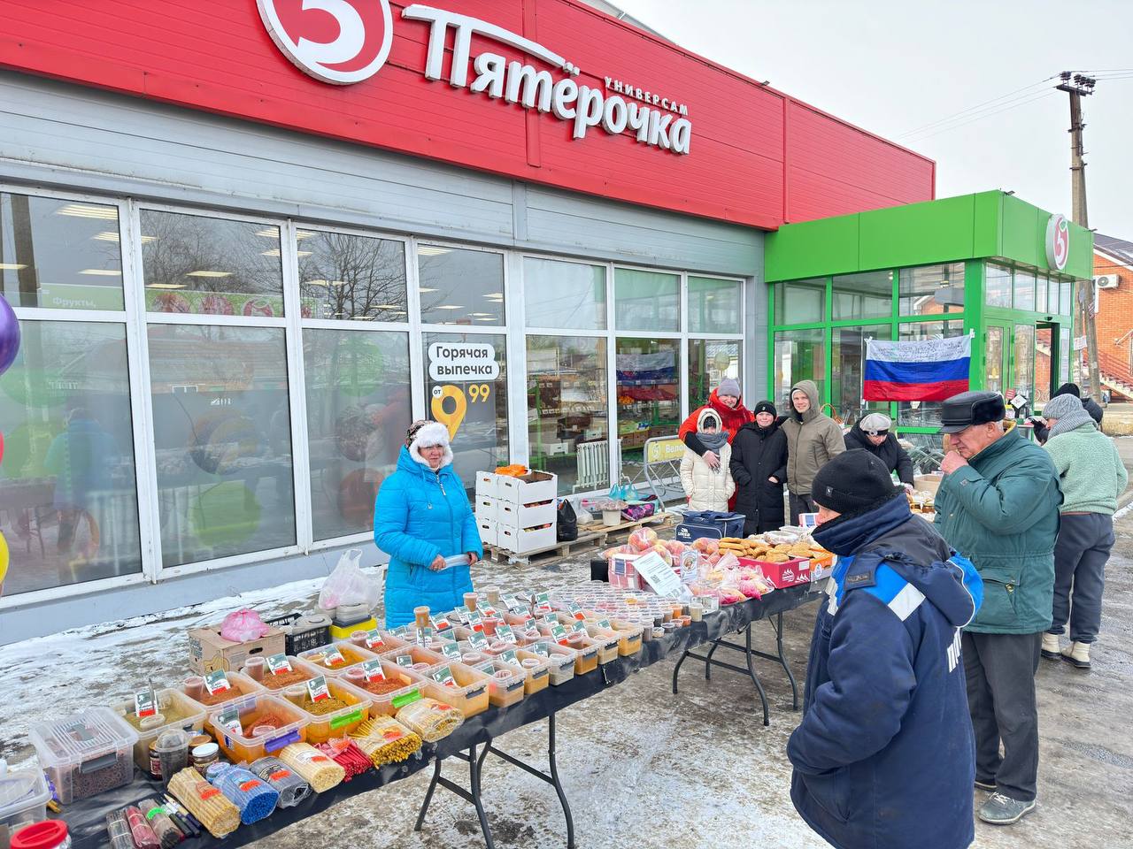 Почти 65 тысяч рублей собрали жители станицы Старонижестеблиевской на благотворительной ярмарке