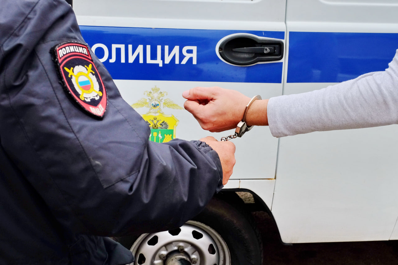 В Красноармейском районе мужчина обокрал знакомую после ссоры