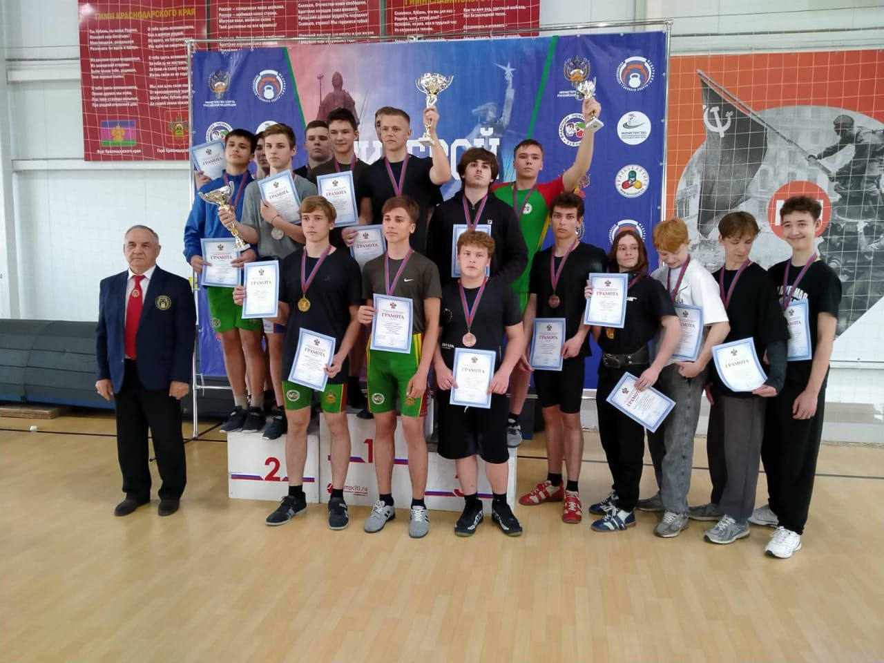 Юная команда гиревиков Красноармейского района забрала рекордное число медалей на краевых соревнованиях