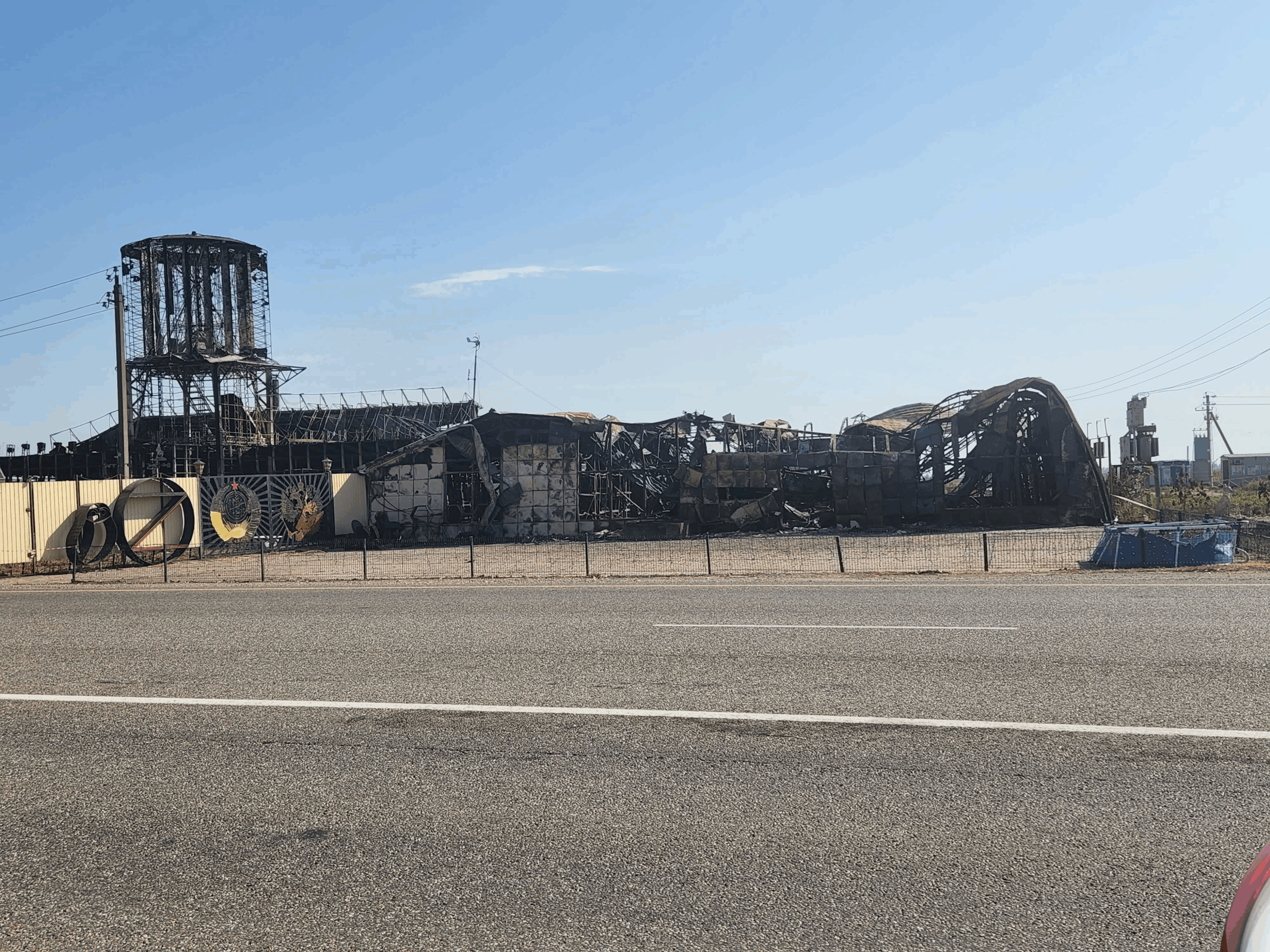 Пожар в магазине пиротехники на трассе у Новомышастовской случился из-за короткого замыкания
