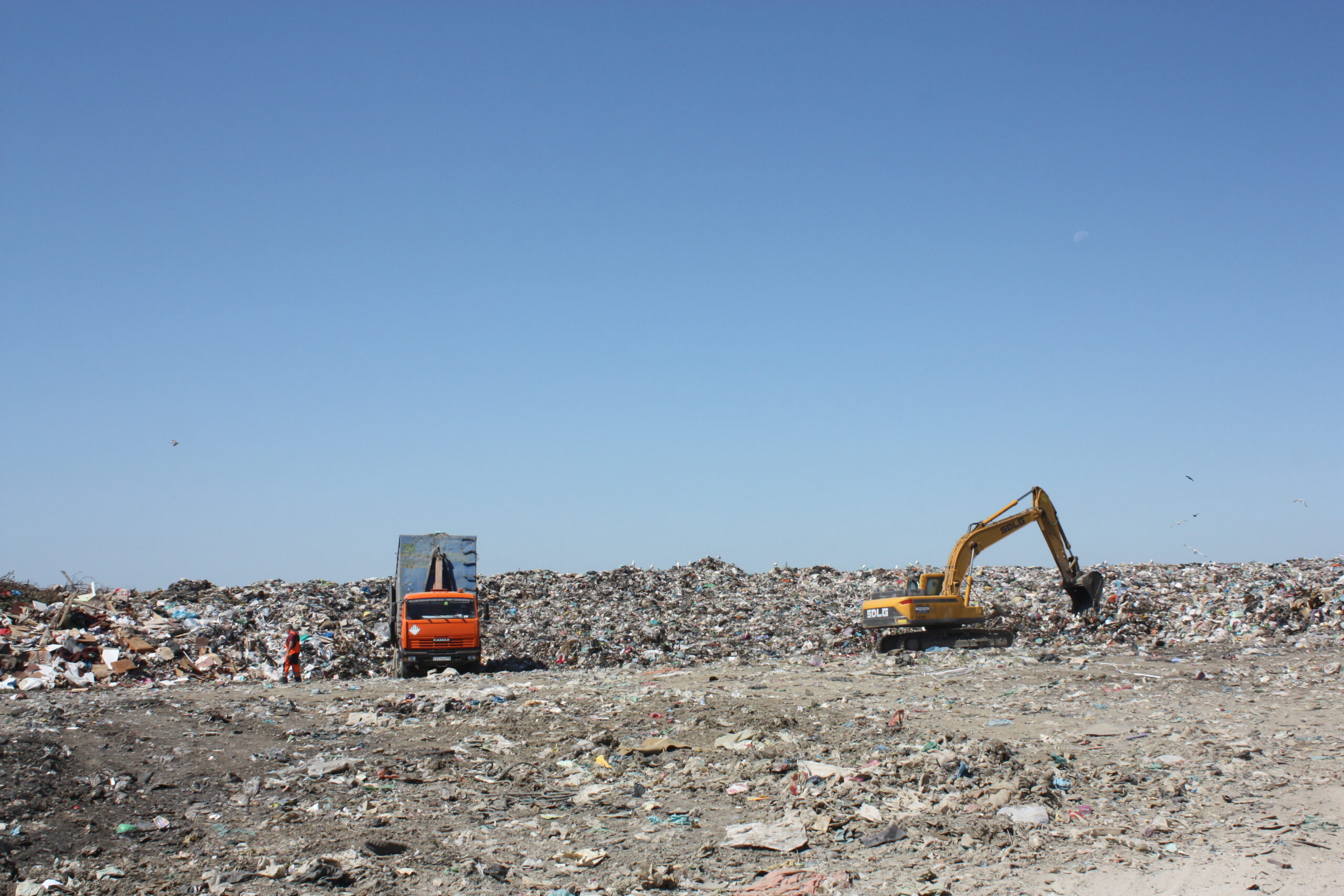 Полтавчане встревожены: закрытый мусорный полигон готовят к открытию?