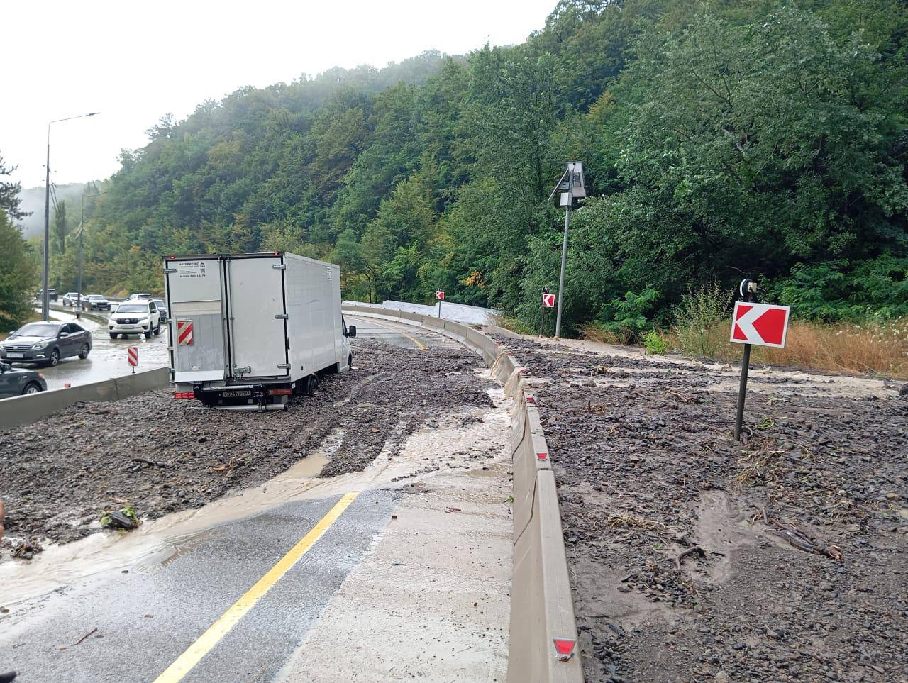 В Туапсинском районе из-за сильных ливней введен режим ЧС